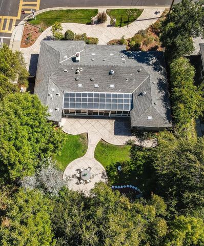 495 Arboleda Drive, Los Altos, CA 94024
