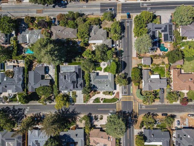 495 Arboleda Drive, Los Altos, CA 94024