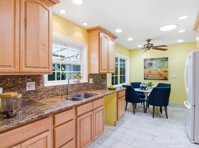 495 Arboleda Drive, Los Altos, CA 94024