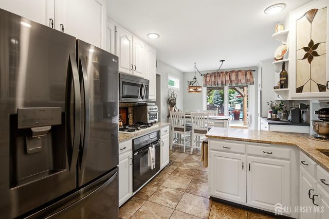 25 Dusko Drive, Parlin, NJ 08859