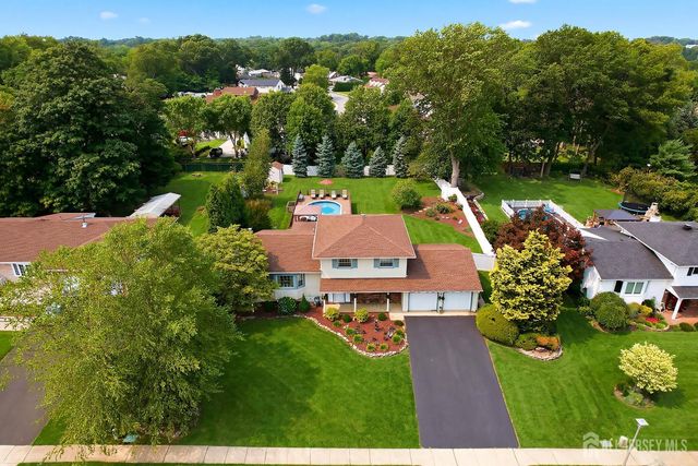 25 Dusko Drive, Parlin, NJ 08859