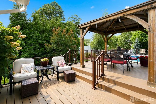 25 Dusko Drive, Parlin, NJ 08859