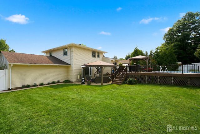 25 Dusko Drive, Parlin, NJ 08859