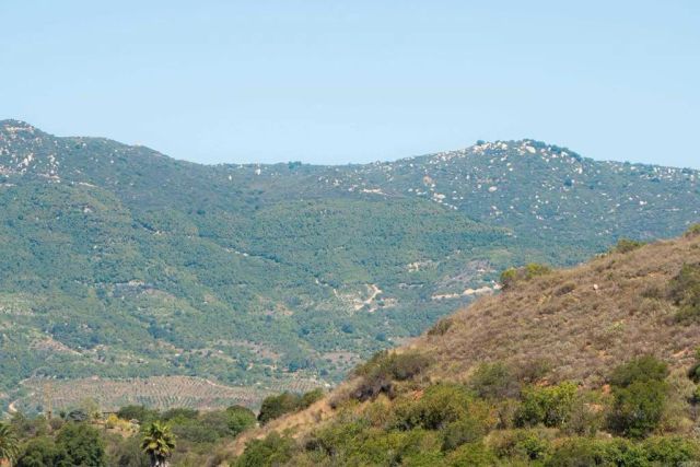 27 Daily, Fallbrook, CA 92028