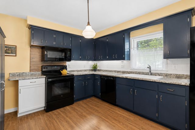 113 4th Street E, Carver, MN 55315