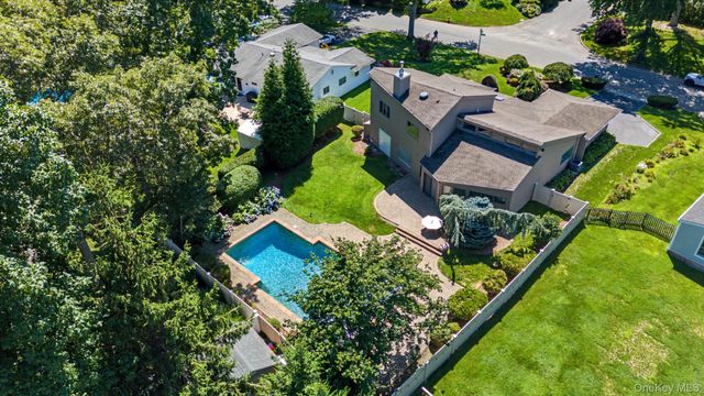 15 Pimlico Drive, Commack, NY 11725