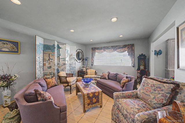 15 Pimlico Drive, Commack, NY 11725
