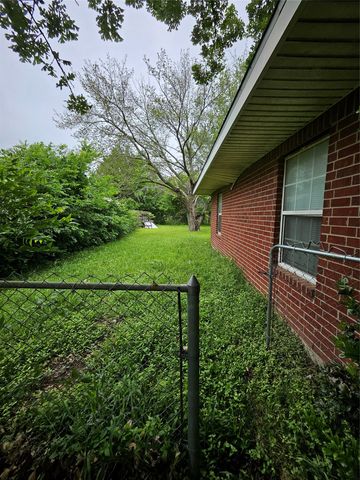 114 Silver Fox, Lacy Lakeview, TX 76705