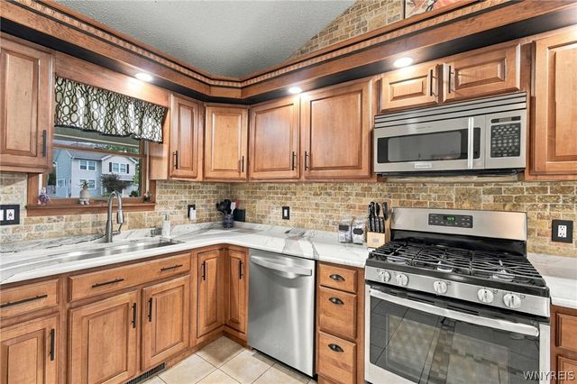 5866 Lakecrest Drive, Hamburg, NY 14085