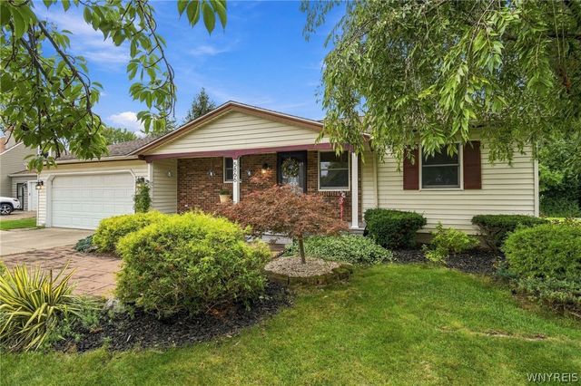 5866 Lakecrest Drive, Hamburg, NY 14085