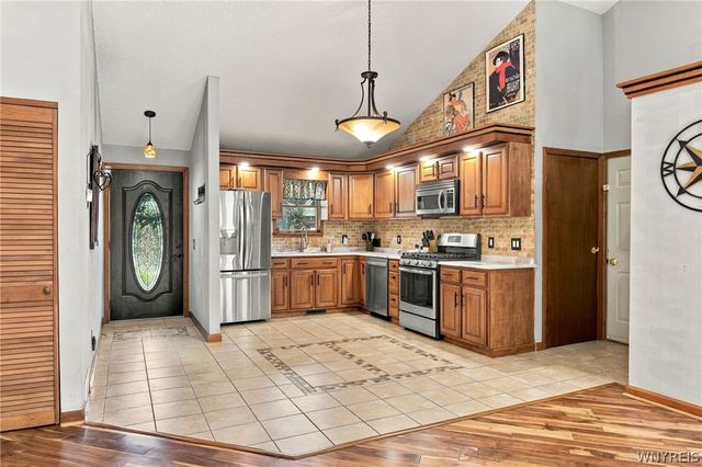 5866 Lakecrest Drive, Hamburg, NY 14085