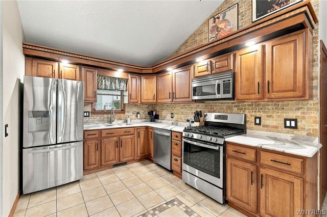 5866 Lakecrest Drive, Hamburg, NY 14085