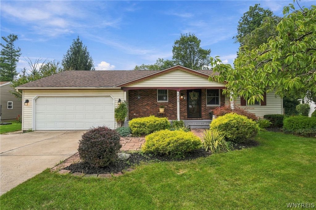 5866 Lakecrest Drive, Hamburg, NY 14085