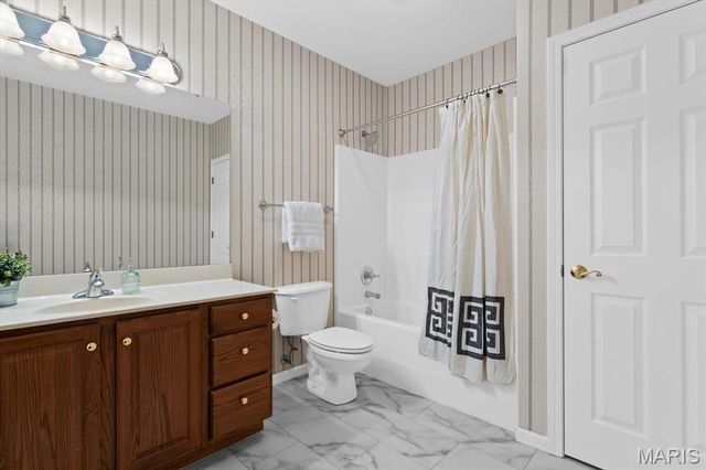 70 Ginger Creek Parkway, Glen Carbon, IL 62034