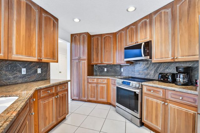 23429 Rakelle Circle, Boca Raton, FL 33433