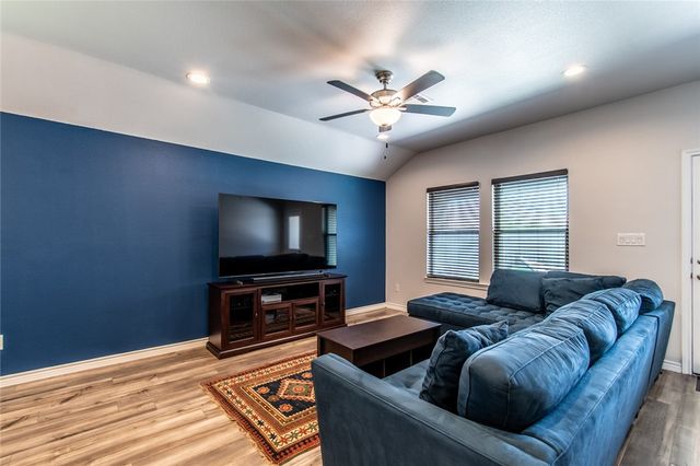 1241 Carnaby St, Corpus Christi, TX 78415