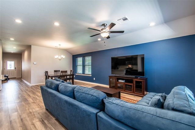 1241 Carnaby St, Corpus Christi, TX 78415