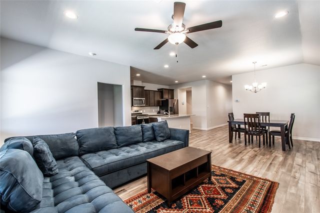 1241 Carnaby St, Corpus Christi, TX 78415