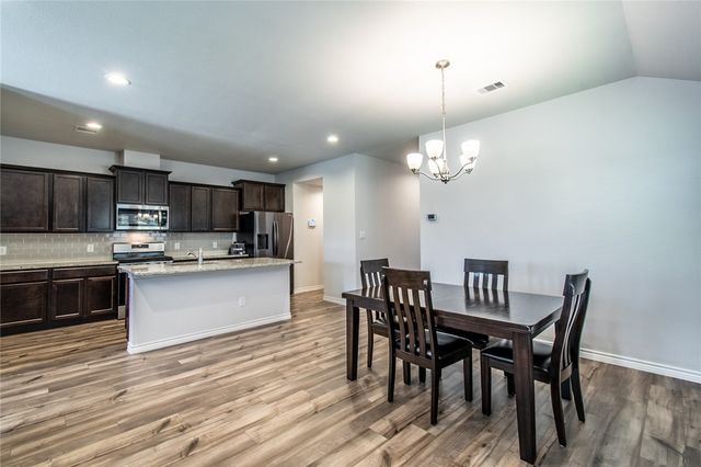 1241 Carnaby St, Corpus Christi, TX 78415