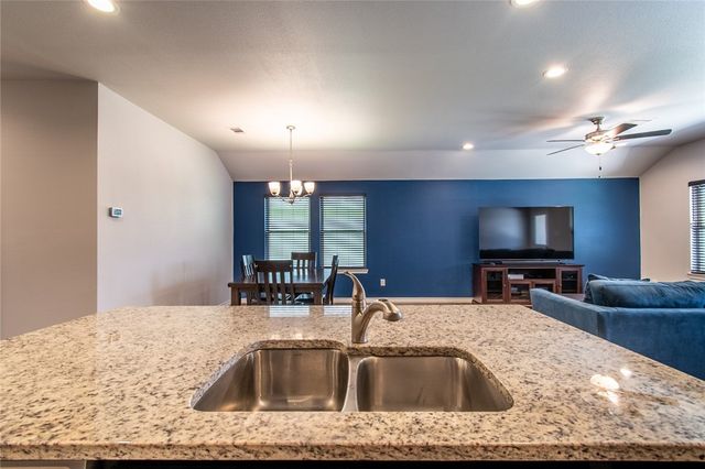 1241 Carnaby St, Corpus Christi, TX 78415