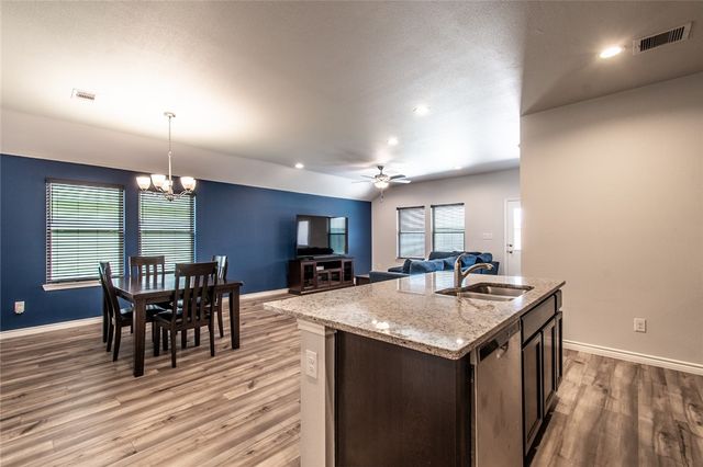 1241 Carnaby St, Corpus Christi, TX 78415