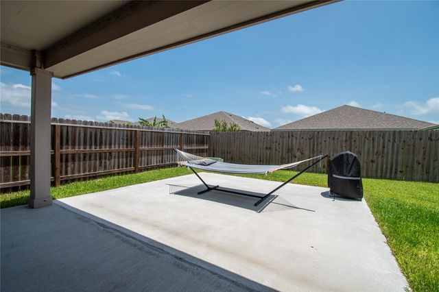 1241 Carnaby St, Corpus Christi, TX 78415