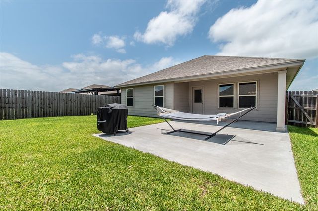 1241 Carnaby St, Corpus Christi, TX 78415