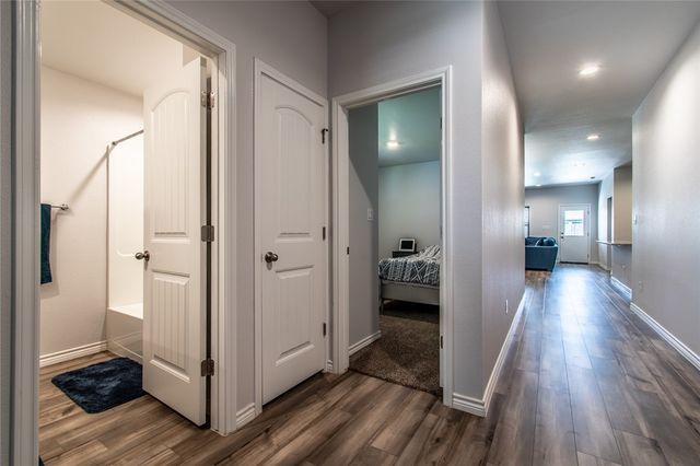 1241 Carnaby St, Corpus Christi, TX 78415