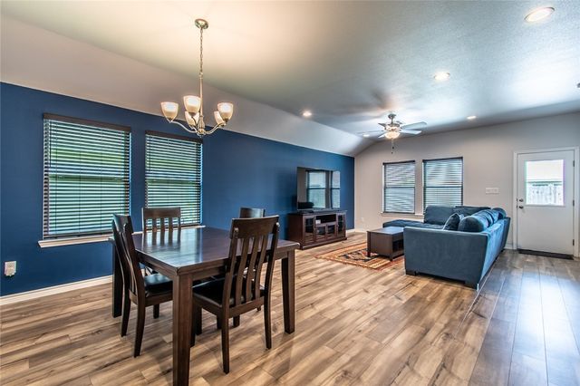 1241 Carnaby St, Corpus Christi, TX 78415