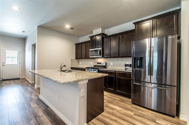 1241 Carnaby St, Corpus Christi, TX 78415