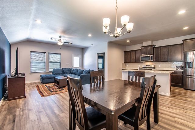 1241 Carnaby St, Corpus Christi, TX 78415