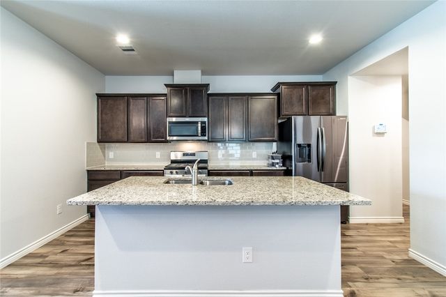 1241 Carnaby St, Corpus Christi, TX 78415