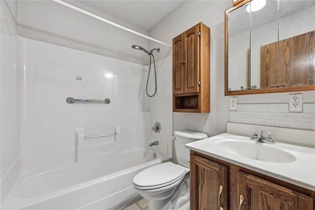 3212 Southland Street SW, Cedar Rapids, IA 52404