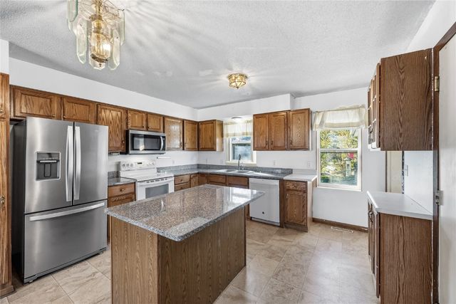 3212 Southland Street SW, Cedar Rapids, IA 52404