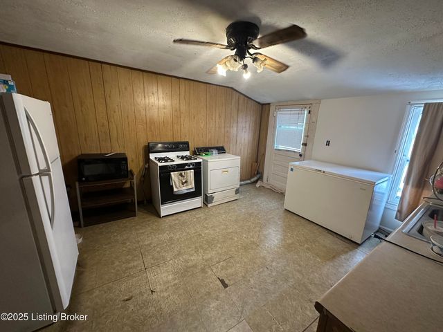 1027 Lampton St, Louisville, KY 40204