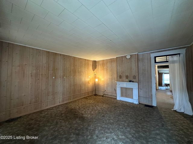 1027 Lampton St, Louisville, KY 40204