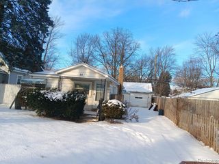 64 W Colgate Avenue, Pontiac, MI 48340