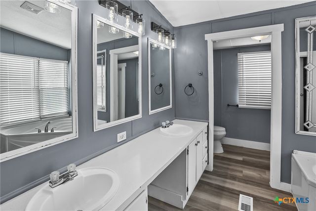 154 Oak Lawn Drive, Bandera, TX 78003