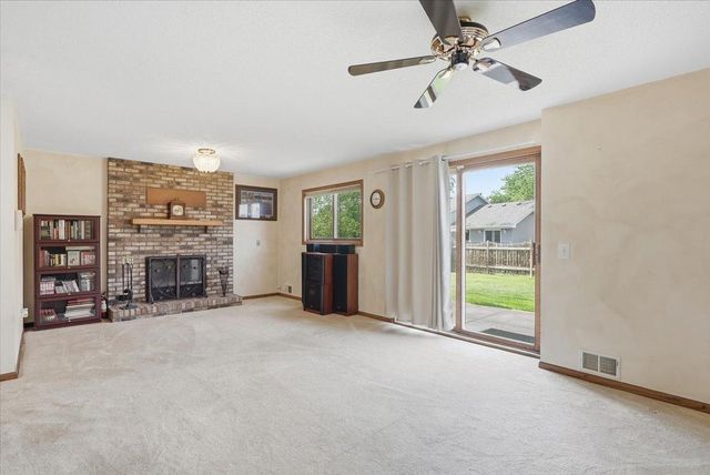 7860 Upper 17th Street N, Oakdale, MN 55128