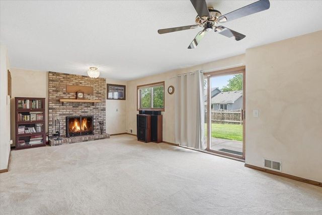 7860 Upper 17th Street N, Oakdale, MN 55128