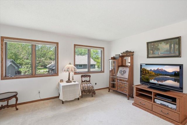 7860 Upper 17th Street N, Oakdale, MN 55128
