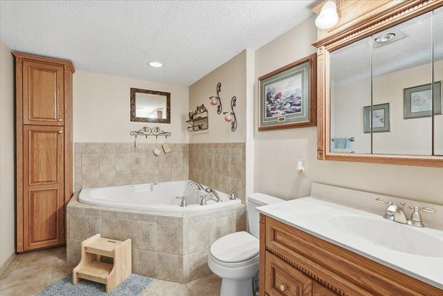 7860 Upper 17th Street N, Oakdale, MN 55128
