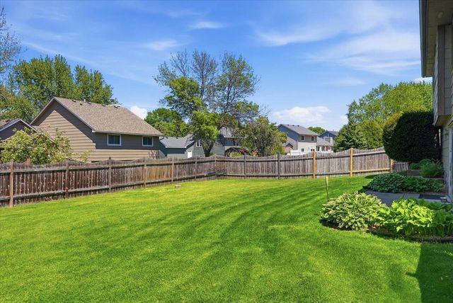 7860 Upper 17th Street N, Oakdale, MN 55128