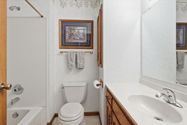 7860 Upper 17th Street N, Oakdale, MN 55128