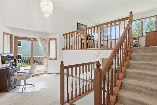 7860 Upper 17th Street N, Oakdale, MN 55128