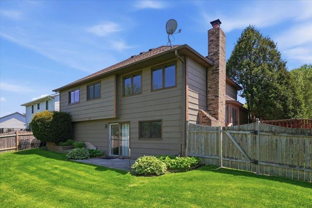 7860 Upper 17th Street N, Oakdale, MN 55128