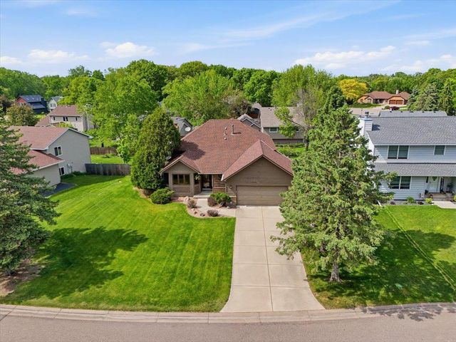 7860 Upper 17th Street N, Oakdale, MN 55128