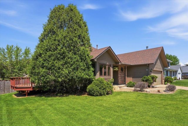 7860 Upper 17th Street N, Oakdale, MN 55128