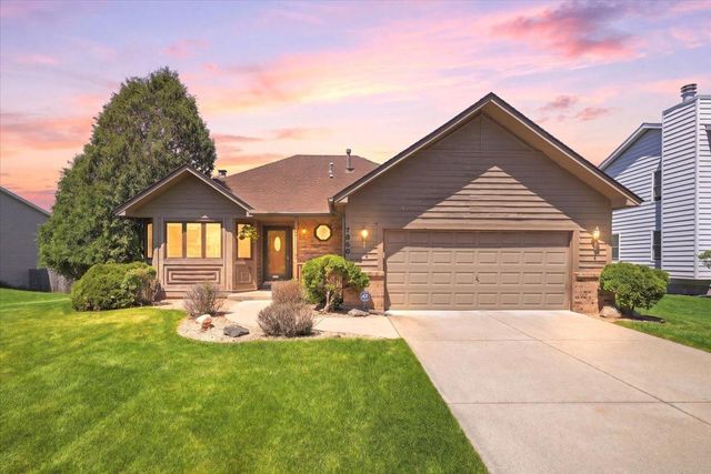 7860 Upper 17th Street N, Oakdale, MN 55128