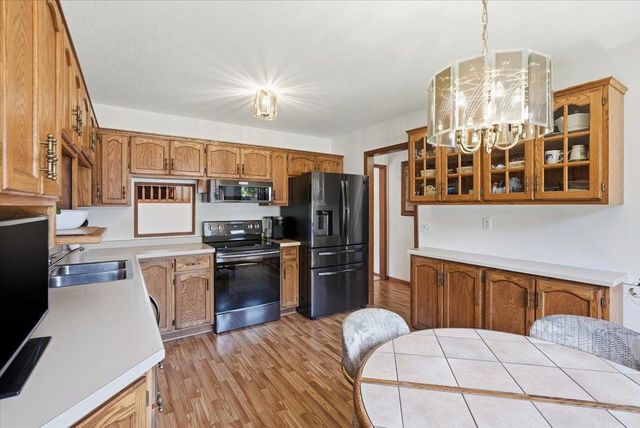 7860 Upper 17th Street N, Oakdale, MN 55128